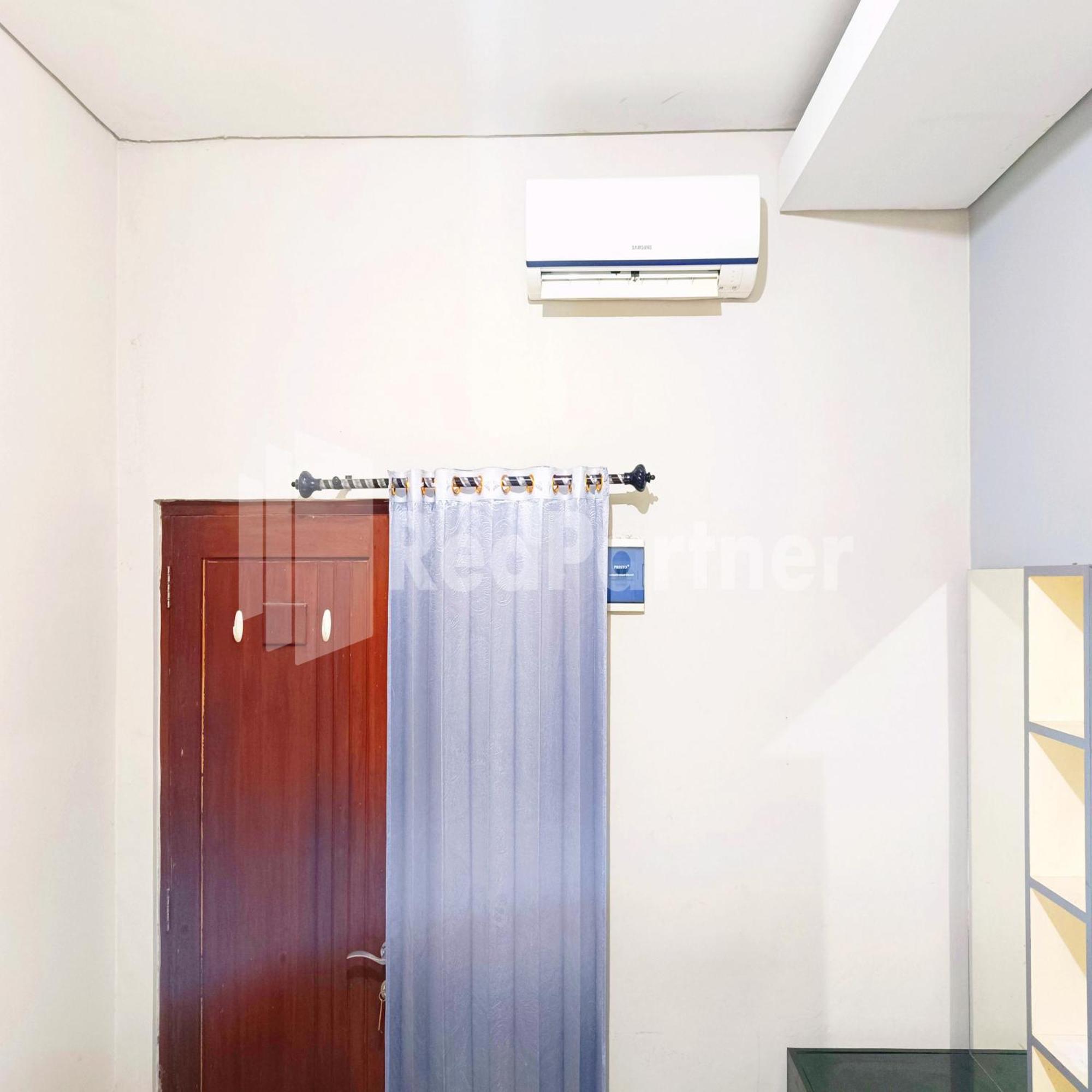 D'Waru Homestay Syariah Near Jl Slamet Riyadi Mitra Reddoorz Solo Exterior foto